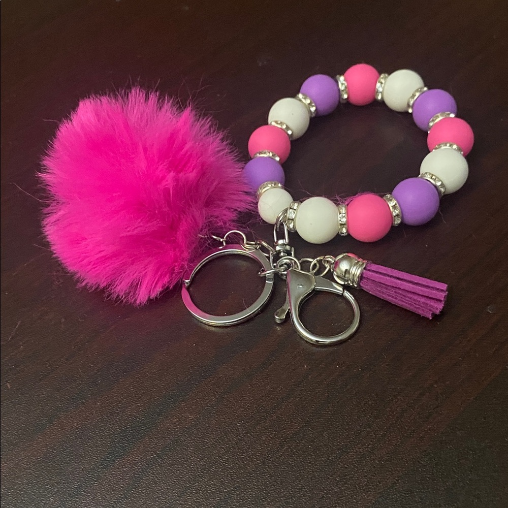 Handmade Keychain with pom-pom - Picture 4 of 7